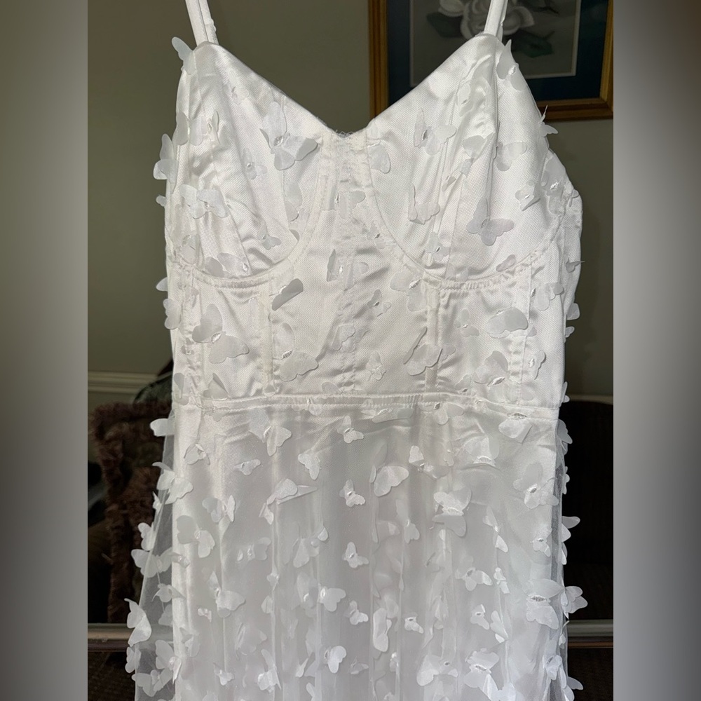 NWT Mable White Butterfly Appliqué Women's Dress Sz Medium - Picture 3 of 3